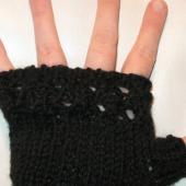 Lacey Bubblegum Mitts detail